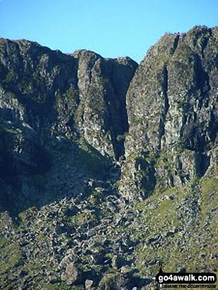 Walk gw187 Y Garn (Glyderau),  Glyder Fawr, Castell y Gwynt and Glyder Fach from Ogwen Cottage, Llyn Ogwen - The Devil's Kitchen (Twll Du) from above Llyn Idwal