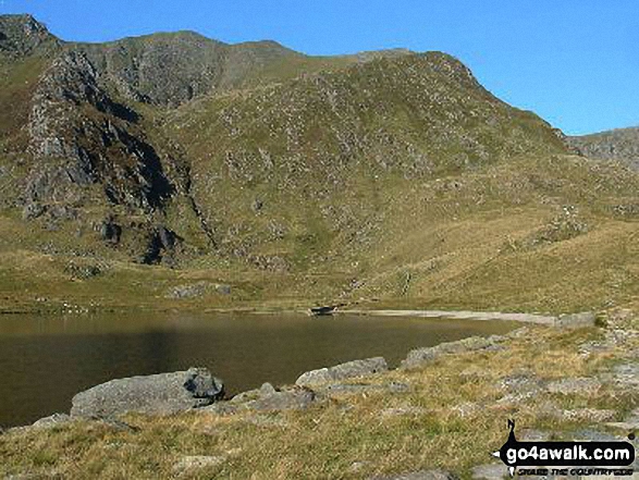 Walk gw115 Glyder Fach, Castell y Gwynt and Glyder Fawr from Ogwen Cottage, Llyn Ogwen - Llyn Idwal with Y Garn (Glyderau) beyond