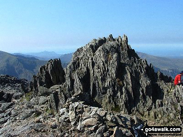 Walk gw115 Glyder Fach, Castell y Gwynt and Glyder Fawr from Ogwen Cottage, Llyn Ogwen - Glyder Fawr summit