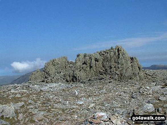 Walk gw115 Glyder Fach, Castell y Gwynt and Glyder Fawr from Ogwen Cottage, Llyn Ogwen - Glyder Fawr