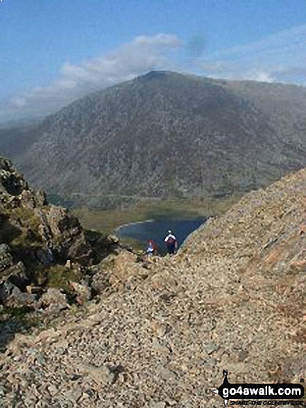 Walk gw147 Y Garn (Glyderau) from Ogwen Cottage, Llyn Ogwen - Pen yr Ole Wen and Llyn Idwal from the top of The Devil's Kitchen (Twll Du)