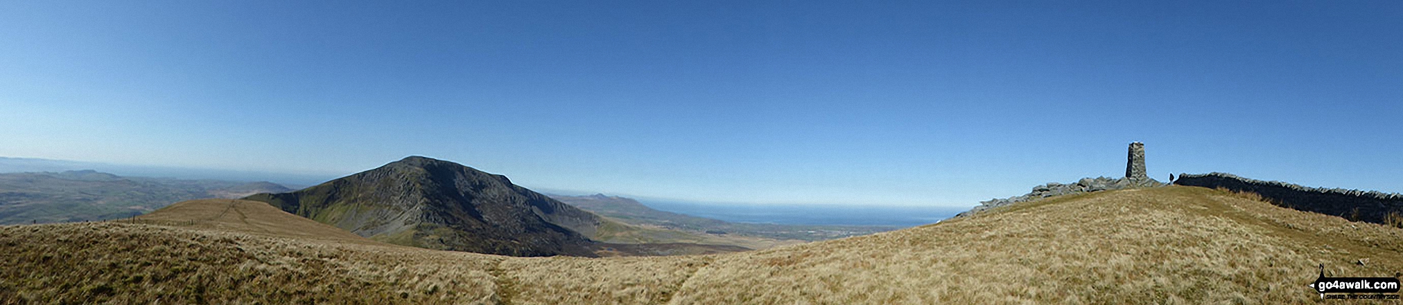 Walk gw164 The full Nantlle Ridge and Craig Cwm Silyn from Rhyd-Ddu - Craig Cwm Silyn (mid-ground) and Yr Eifl (The Rivals) on The Llyn peninsula (in the distance) and The Jubilee Monument Obelisk on the summit of Mynydd Tal-y-mignedd