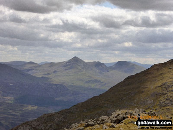 Walk gw192 Moel Hebog from Beddgelert - Cnicht (centre left), Moelwyn Mawr and Moelwyn Bach from Moel Yr Ogof