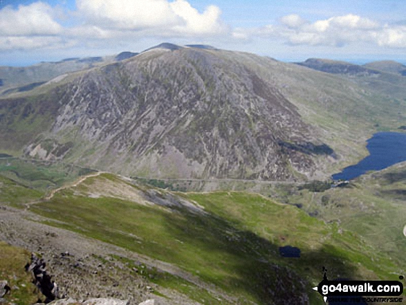 Walk gw187 Y Garn (Glyderau),  Glyder Fawr, Castell y Gwynt and Glyder Fach from Ogwen Cottage, Llyn Ogwen - Pen yr Ole Wen and Llyn Ogwen from Y Garn (Glyderau)