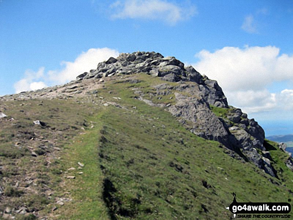 Walk gw147 Y Garn (Glyderau) from Ogwen Cottage, Llyn Ogwen - Y Garn (Glyderau) summit