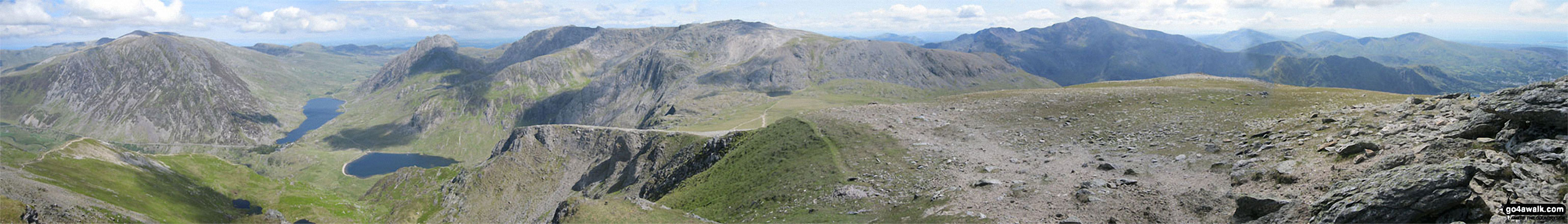 Walk gw147 Y Garn (Glyderau) from Ogwen Cottage, Llyn Ogwen - Pen yr Ole Wen, Llyn Clyd, Llyn Ogwen, Llyn Idwal, Tryfan, Glyder Fach, Glyder Fawr, Crib Goch and Garnedd Ugain from Y Garn (Glyderau)