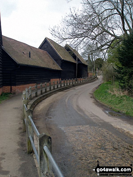 Walk ht101 Wood End and Cromer Windmill from Walkern - Walkern Village