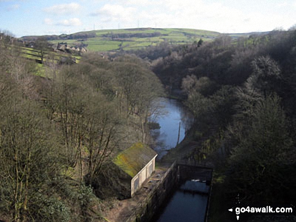 Walk wy113 Baitings Reservoir from Ryburn Reservoir - Looking East over Ryburn Reservoir Dam