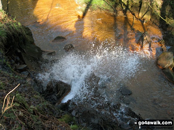 Walk wy171 Dog Hill (Rishworth Moor) from Ryburn Reservoir - Water spout feeding The River Ryburn seen from above