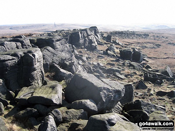 Walk wy139 Blackstone Edge and Dog Hill (Rishworth Moor) from Ryburn Reservoir - The clitter on Blackstone Edge summit