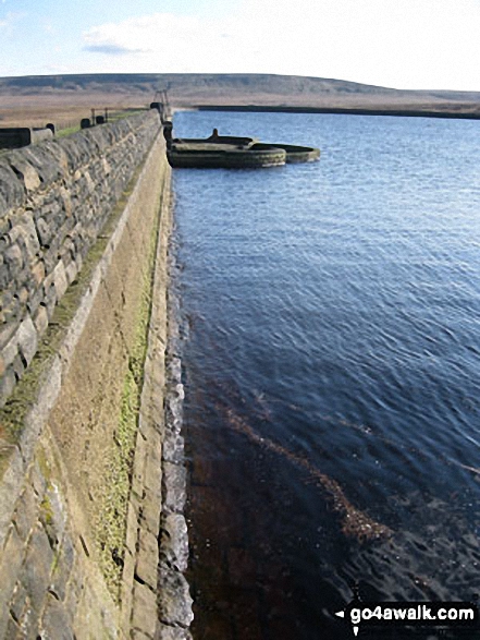 Walk wy139 Blackstone Edge and Dog Hill (Rishworth Moor) from Ryburn Reservoir - Green Withens Reservoir