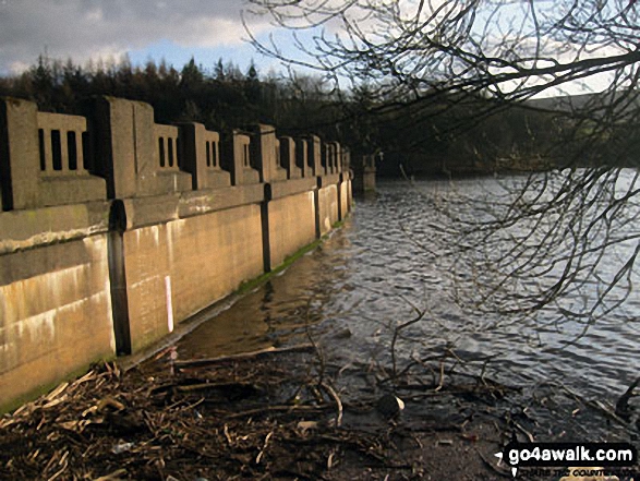 Walk wy139 Blackstone Edge and Dog Hill (Rishworth Moor) from Ryburn Reservoir - Ryburn Reservoir dam