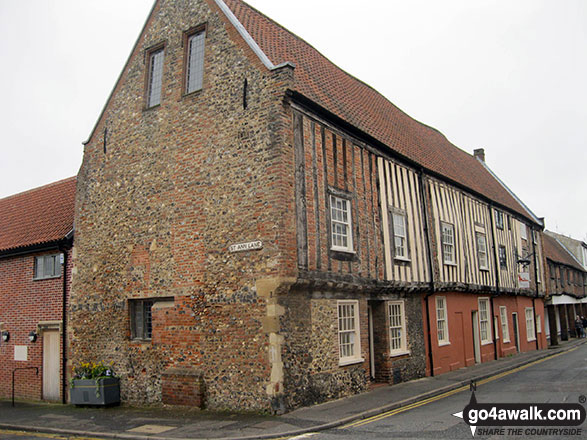 Dragon Hall, King St, Norwich Dragon Hall is a rare example of a medieval merchant’s trading house It was built in about 1430 by a merchant called Robert Toppes.