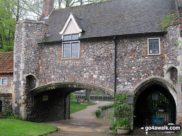 Pulls Ferry, Norwich Pulls Ferry is a former ferry house located on the River Wensum. It was once a 15th-century watergate. The building is named after John Pull, who ran the ferry across the Wensum from 1796 to 1841. The ferry operated until 1943.