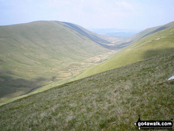 Walk c347 The Howgill Fells 2000ft'ers - Looking North to West Fell and the Bowderdale Beck Valley from Randygill Top