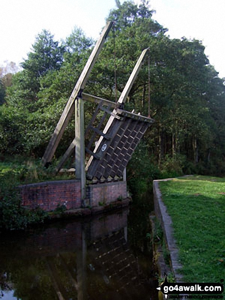 Walk s128 Consall Forge and The Caldon Canal from Cheddleton - Swing Bridge on The Caldon Canal