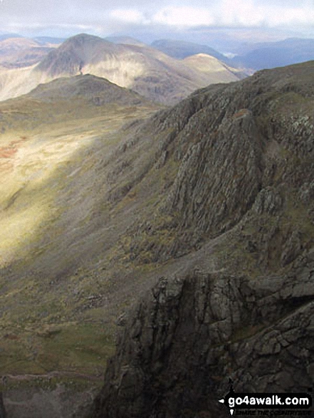 Walk c453 The Scafell Mountains from Wasdale Head, Wast Water - Great Gable (back), Lingmell, the shoulder of Scafell Pike and Mickeldore from Symonds Knott