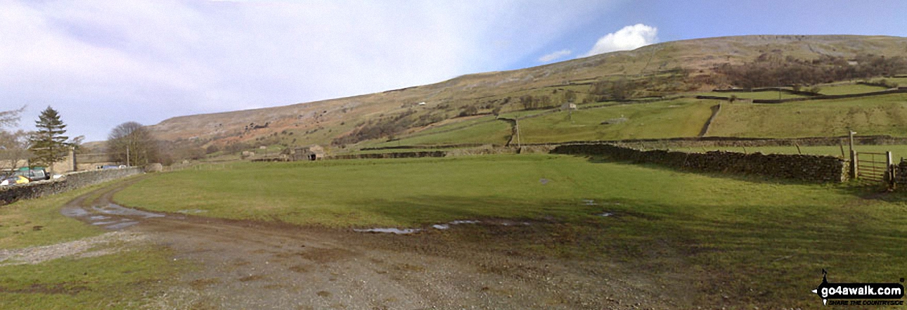 Walk ny221 Fremington Edge and Arkengarthdale from Reeth - Fremington Edge from Reeth