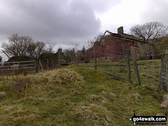 Walk ch104 Croker Hill from The Hanging Gate - The ruined Mareknowles Farm above Greasley Hollow