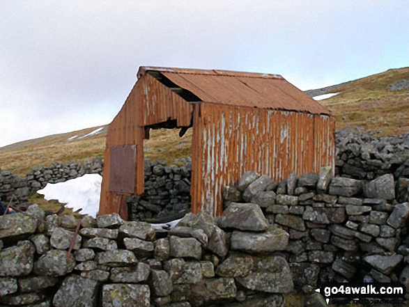 Stoop Band Bothy on the lower slopes of Cross Fell 