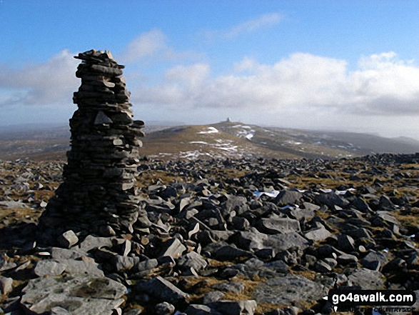 Walk c317 Cross Fell from Kirkland - Great Dun Fell and Little Dun Fell from the tall cairn on Cross Fell summit plateau