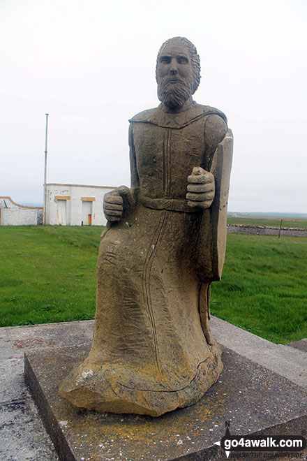 Walk h165 Castle Girnigoe (Castle Sinclair) from Staxigoe near Wick - Statue of Henry St Clair, Earl of Orkney at Noss Head Lighthouse