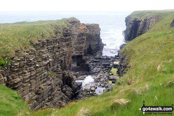 Walk h165 Castle Girnigoe (Castle Sinclair) from Staxigoe near Wick - The coastline near Castle Sinclair / Castle Girnigoe