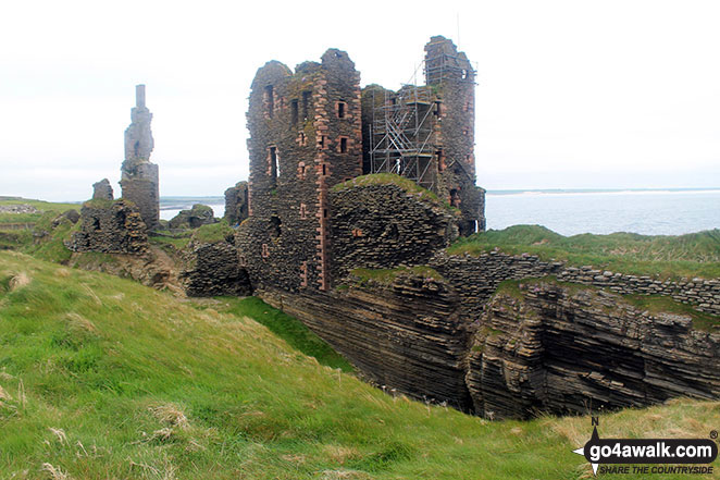 Walk h165 Castle Girnigoe (Castle Sinclair) from Staxigoe near Wick - Castle Sinclair / Castle Girnigoe