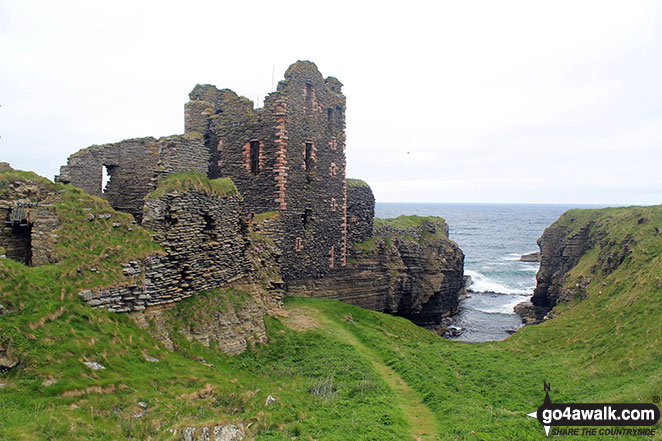 Walk h165 Castle Girnigoe (Castle Sinclair) from Staxigoe near Wick - Castle Sinclair / Castle Girnigoe