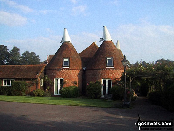 Walk k156 Smarts Hill from Penshurst - (Converted) Oast House nr Penshurst