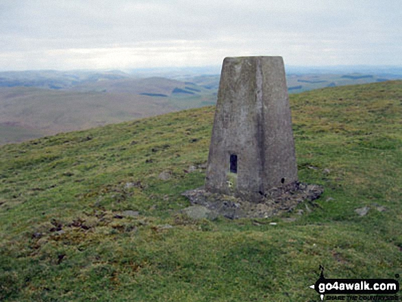 Walk bo124 Hownam Law from Morebattle - Hownam Law summit cairn