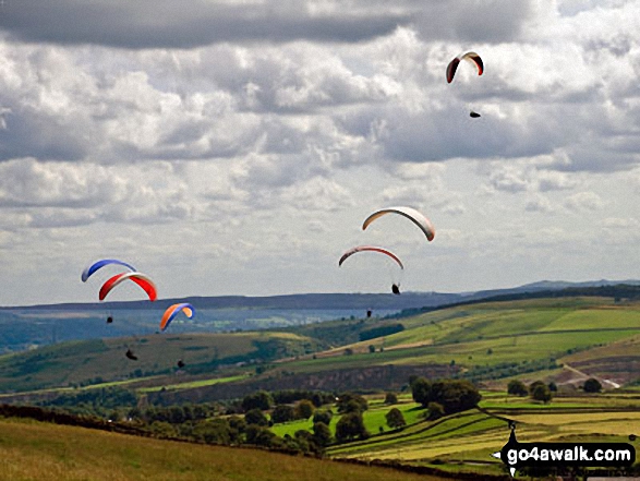 Walk d275 Foolow, Bretton Clough and Sir William Hill from Eyam - Para gliders above Bretton, Eyam Edge