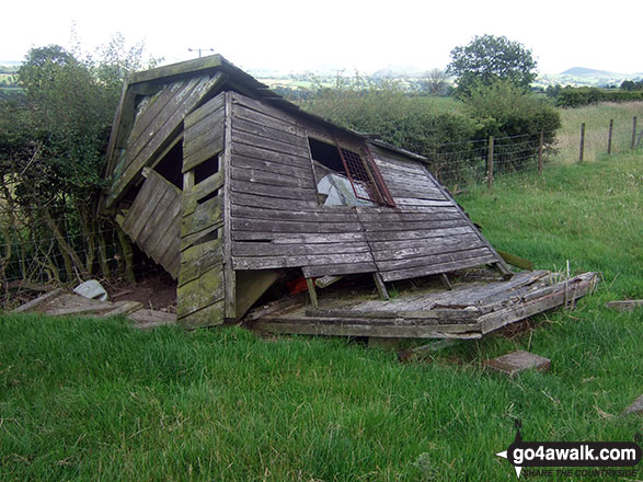 Walk s181 Merryton Low and The River Manifold from Longnor - Dilapidated shed near Brund Mill