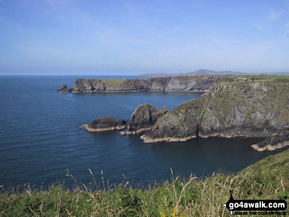 Walk pe110 Aber Bach and Pen y Fan (Dinas Head) from Cwm-yr-Eglwys - The Pembrokeshire Coast Path