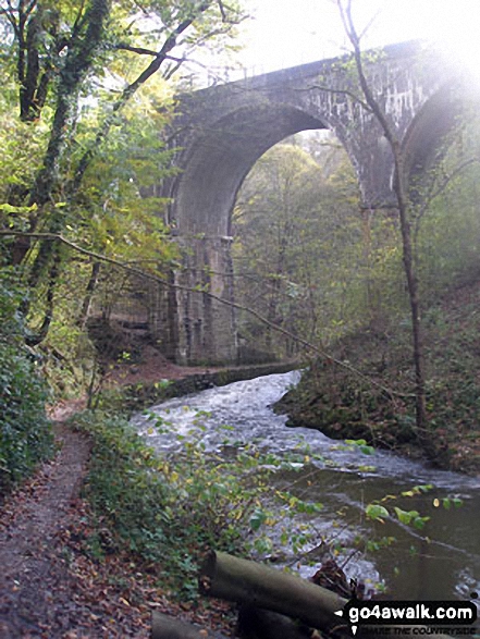 Walk d249 The Monsal Trail, Miller's Dale and Chelmorton from Wye Dale - Viaduct over The River Wye in Chee Dale