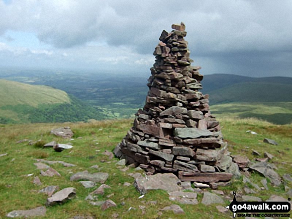 Walk po124 Fan Nedd and Fan Gyhirych from Maen Llia - Beacon on Fan Nedd