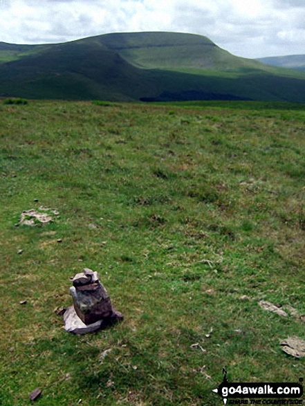 Walk po132 Heol Senni and Fan Gyhirych from Pont Gihirych (Cray Reservoir) - Yr Allt (Forest Fawr) summit cairn