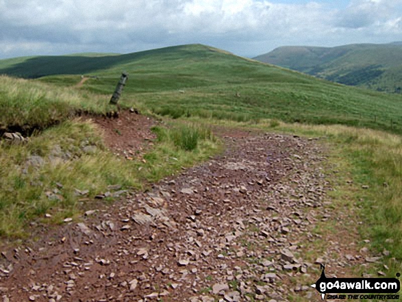 Walk po132 Heol Senni and Fan Gyhirych from Pont Gihirych (Cray Reservoir) - Bwlch y Duwynt with Yr Allt (Forest Fawr) beyond from Fan Gyhirych