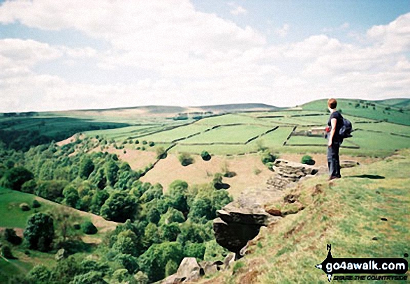 Walk d133 Sir William Hill, Abney and Bretton from Eyam - Abney Clough from Sir William Hill above Eyam