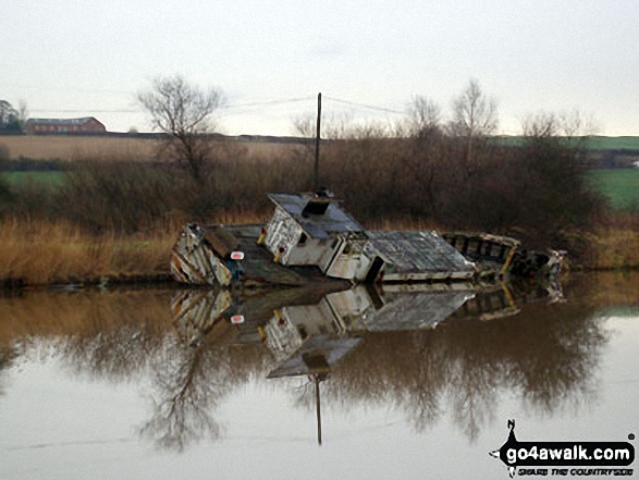 Walk ch118 Dutton Locks from Acton Bridge - Shipwreck on the River Weaver at Dutton Locks