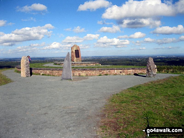 Walk ch129 Hangingstone Hill (Eddisbury Hill) from Barns Bridge Gates, Hatchmere - Sculpture and standing stones on the summit of<br>Hangingstone Hill (Eddisbury Hill)