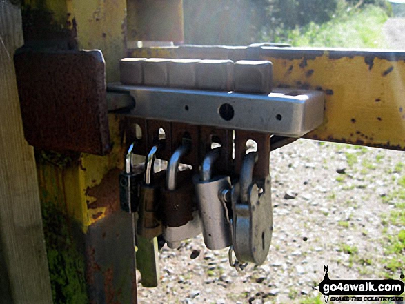 Walk ch129 Hangingstone Hill (Eddisbury Hill) from Barns Bridge Gates, Hatchmere - Locked! Barrier on the track leading to Eddisbury Hill Fort<br>from Linmere Visitor Centre