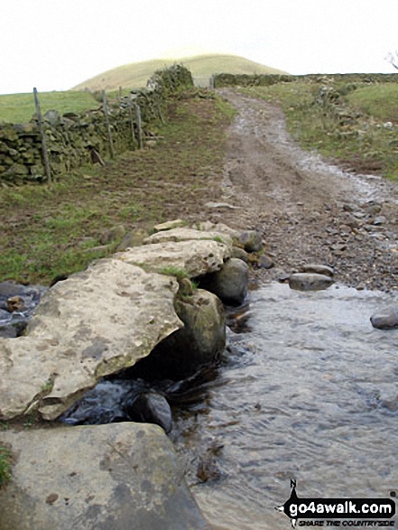 Walk c419 Brownber Hill, Backstone Edge and High Cup Nick from Dufton - The Pennine Way crossing Great Rundale Beck with Knock Pike beyond