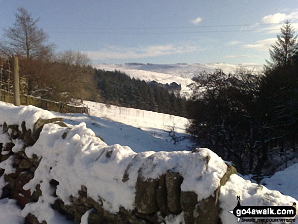 Walk d212 Alport Castles from Fairholmes Car Park, Ladybower Reservoir - Hagg Side from near Lockerbrook Farm in the snow