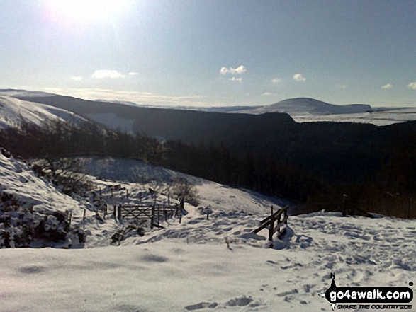 Lose Hill (Ward's Piece) and Back Tor (Hollins Cross) from Rowlee Pasture in the snow 