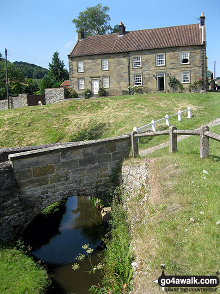 Walk ny222 Ana Cross and Appleton-le-Moor from Hutton-le-Hole - Hutton-le-Hole