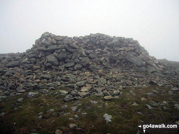 Walk c124 Helvellyn Ridge from Thirlmere - The stone wind shelter on Great Dodd summit