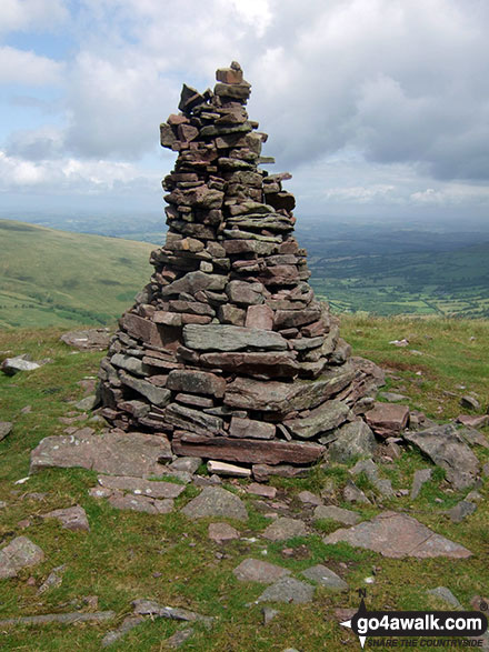 Tall beacon north of the Fan Nedd Trig Point