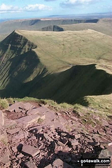 Walk po127 Fan y Big, Cribyn, Pen y Fan and Corn Du from Neuadd Reservoir - Cribyn from Pen y Fan