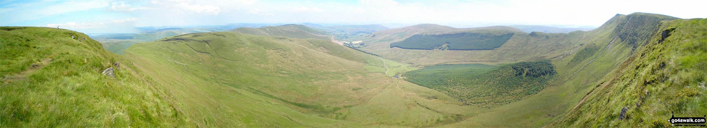 Walk dn155 Pen Bwlch Llandrillo Top, Cadair Bronwen and Cadair Berwyn from Landrillo - Cadair Berwyn (North Top), Tomle, Foel Wen, Foel Wen (South Top), Mynydd Tarw, Cwm Maen Gwynedd, Tyn-y-ffridd, Mynydd Mawr, Godor, Godor (West Top) and Moel yr Ewig from Cadair Berwyn